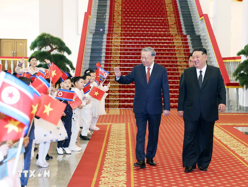 Lễ đón trọng thể Tổng Bí thư Tô Lâm thăm cấp Nhà nước tới Cộng hòa Dân chủ Nhân dân Triều Tiên- Ảnh 14. Lễ đón trọng thể Tổng Bí thư Tô Lâm thăm cấp Nhà nước tới Cộng hòa Dân chủ Nhân dân Triều Tiên- Ảnh 14.