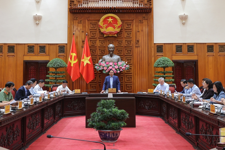 Thủ tướng chủ trì họp Thường trực Chính phủ: Triển khai ngay nhiều giải pháp cấp bách khắc phục hậu quả bão lũ- Ảnh 4. Thủ tướng chủ trì họp Thường trực Chính phủ: Triển khai ngay nhiều giải pháp cấp bách khắc phục hậu quả bão lũ- Ảnh 4.
