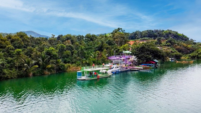 Khám phá hồ nước nhân tạo đẹp như tranh ở cao nguyên Lâm Đồng- Ảnh 1. Khám phá hồ nước nhân tạo đẹp như tranh ở cao nguyên Lâm Đồng- Ảnh 1.