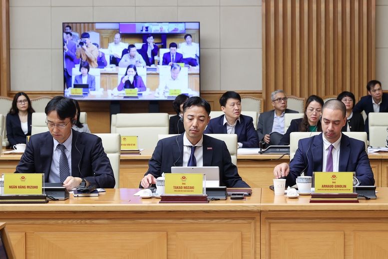 Thủ tướng chủ trì hội nghị về thành lập Trung tâm tài chính quốc tế- Ảnh 2.