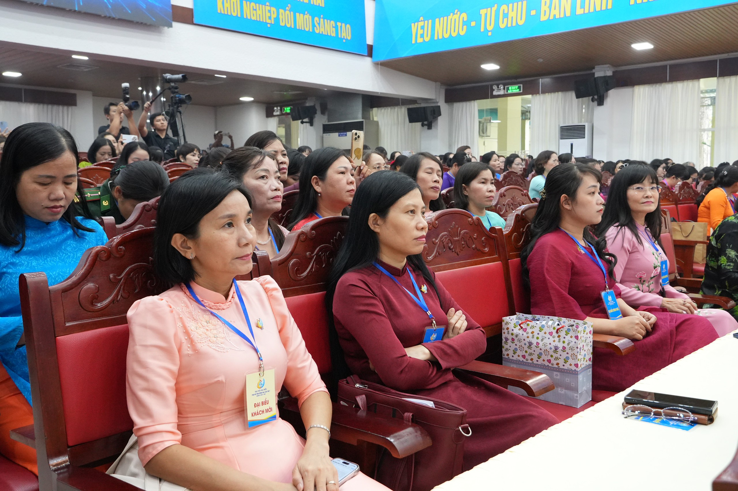 Hơn 300 đại biểu dự Đại hội phụ nữ tỉnh Đồng Nai lần thứ I, nhiệm kỳ 2025-2030 - Ảnh 3.