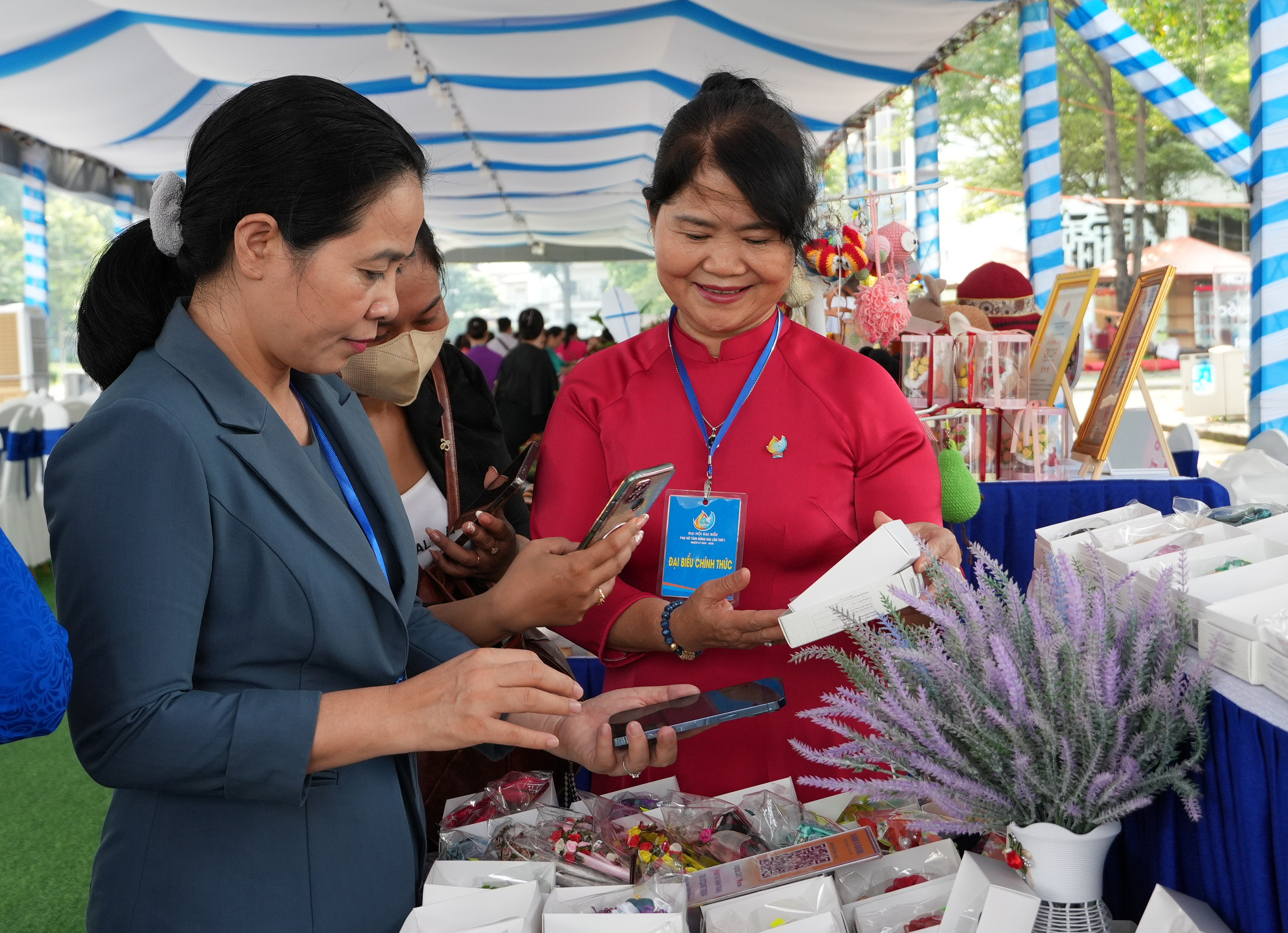 Hơn 300 đại biểu dự Đại hội phụ nữ tỉnh Đồng Nai lần thứ I, nhiệm kỳ 2025-2030 - Ảnh 8.