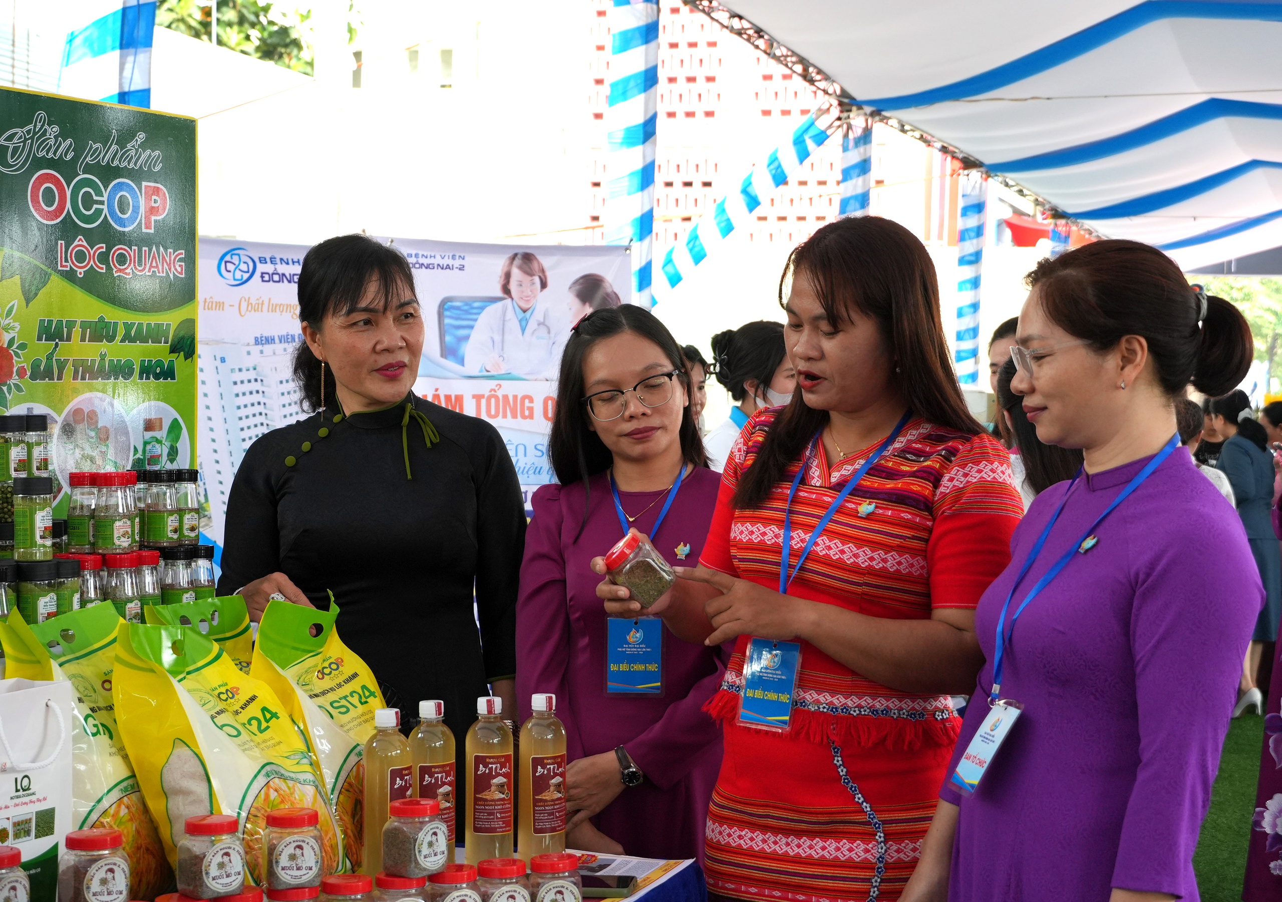 Hơn 300 đại biểu dự Đại hội phụ nữ tỉnh Đồng Nai lần thứ I, nhiệm kỳ 2025-2030 - Ảnh 9.