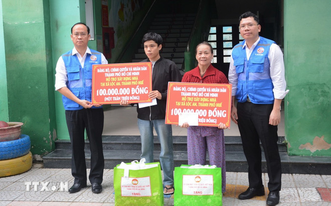 Thành phố Hồ Chí Minh hỗ trợ thành phố Huế 20 tỷ đồng khắc phục bão lũ- Ảnh 1.