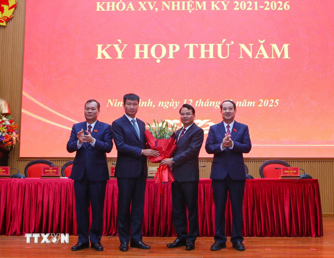 Ông Trần Huy Tuấn giữ chức Chủ tịch Ủy ban Nhân dân tỉnh Ninh Bình- Ảnh 1.
