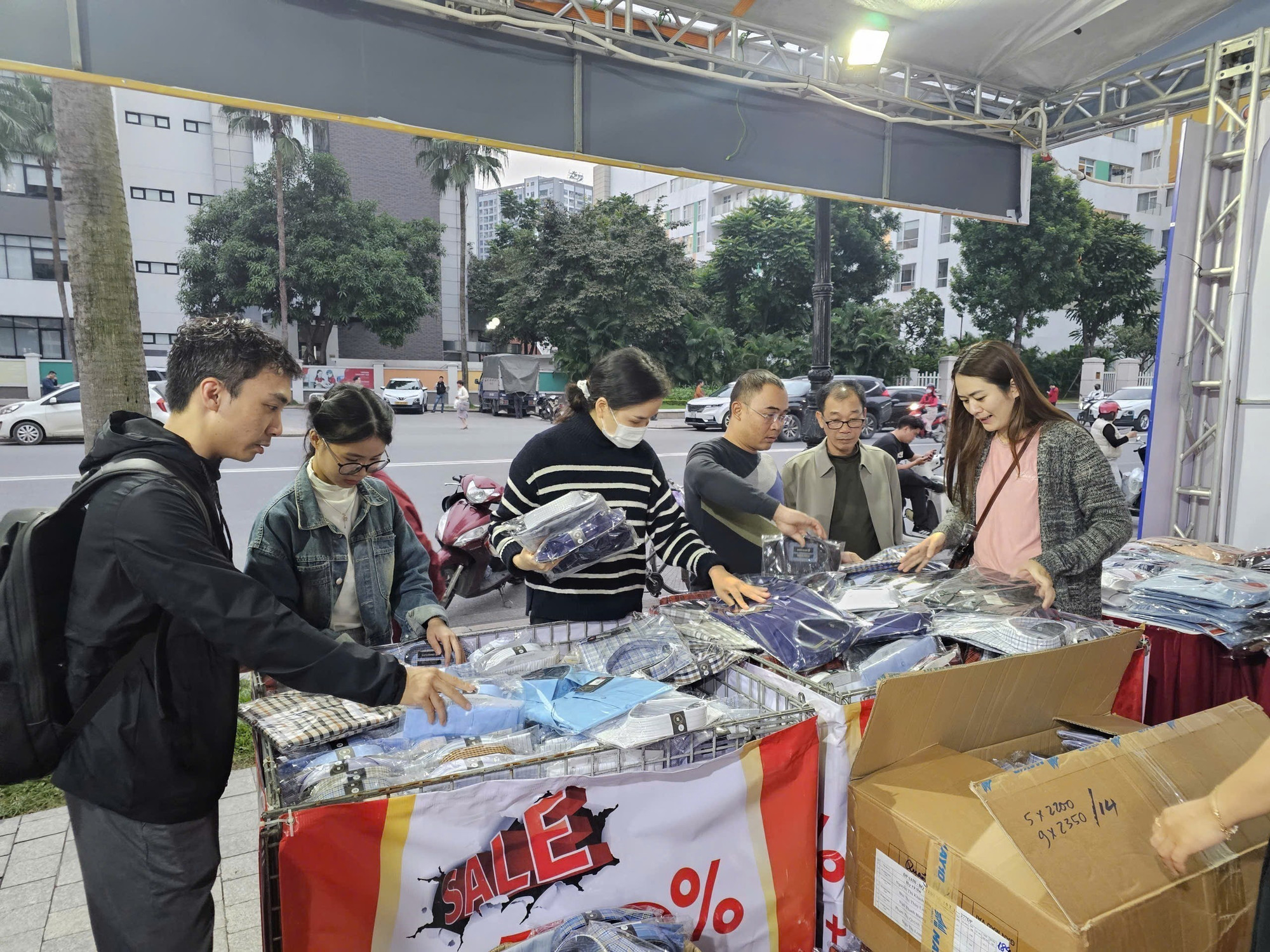 Thị trường bán lẻ Hà Nội: Kích cầu tiêu dùng, đạt mục tiêu tăng trưởng 14%- Ảnh 3.