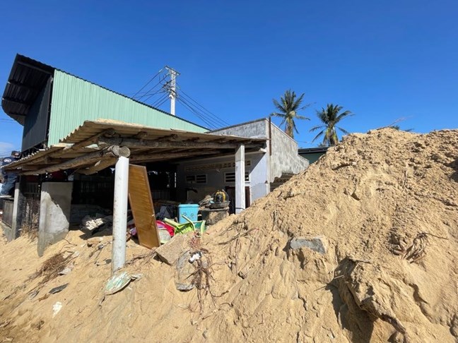 Thủ tướng kiểm tra công tác khắc phục hậu quả bão lũ tại Gia Lai- Ảnh 3. Thủ tướng kiểm tra công tác khắc phục hậu quả bão lũ tại Gia Lai- Ảnh 3.