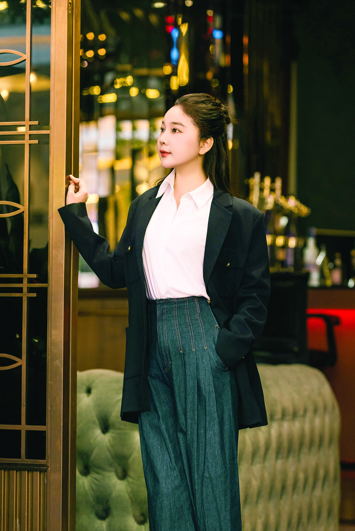 Phong cách thời trang tạo ra quyền lực mềm cho phụ nữ- Ảnh 1. Phong cách thời trang tạo ra quyền lực mềm cho phụ nữ- Ảnh 1.