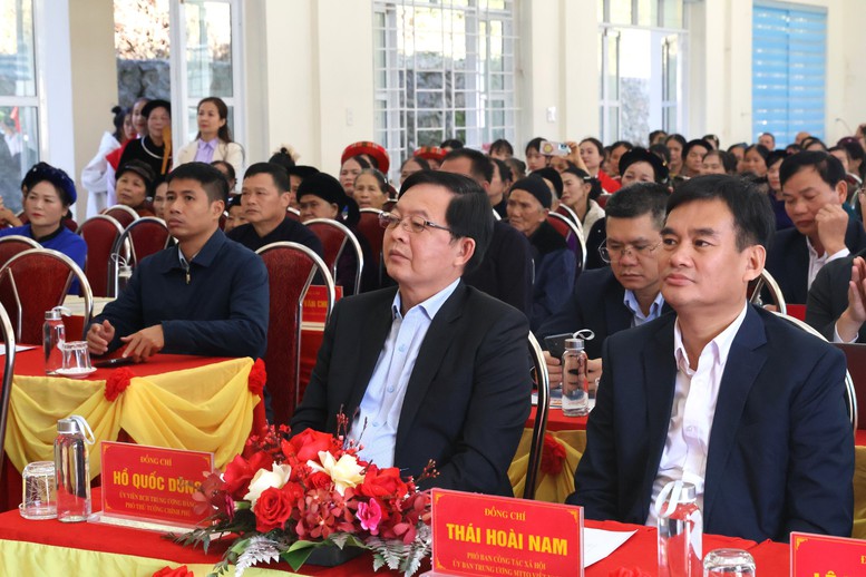 Phó Thủ tướng Hồ Quốc Dũng dự Ngày hội Đại đoàn kết toàn dân tộc tại khu dân cư Nà Cốc, Cao Bằng- Ảnh 2.