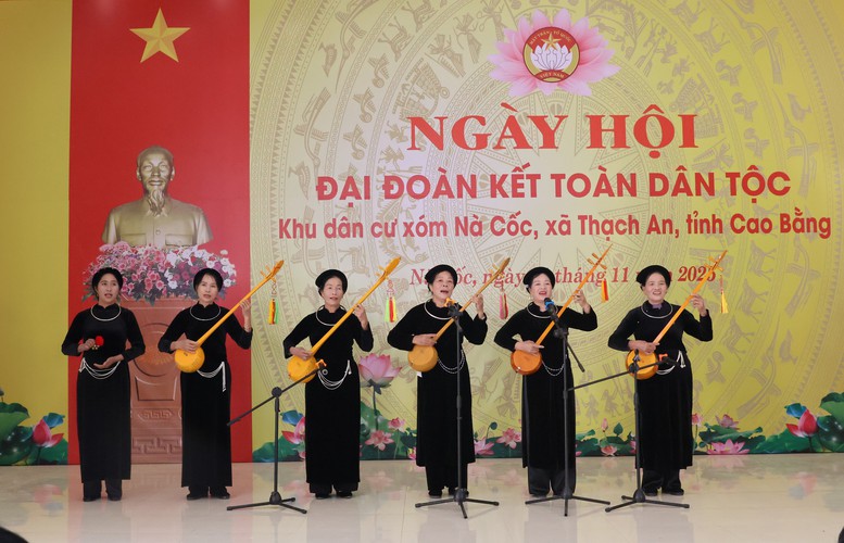 Phó Thủ tướng Hồ Quốc Dũng dự Ngày hội Đại đoàn kết toàn dân tộc tại khu dân cư Nà Cốc, Cao Bằng- Ảnh 5.