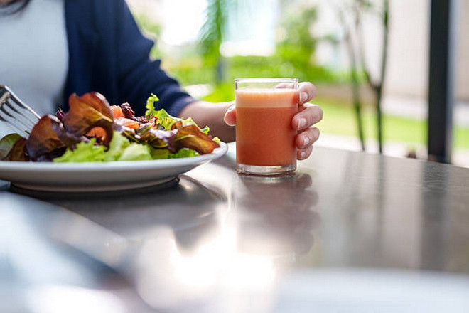 Sự thật về sinh tố trái cây-rau củ: Liệu có tốt và lành mạnh như bạn tưởng?- Ảnh 2.