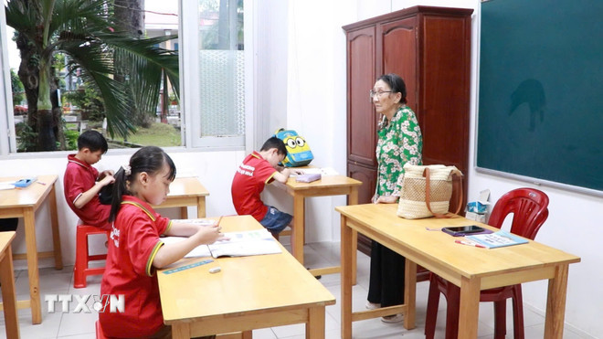 Thành phố Hồ Chí Minh: Bà giáo bán vé số nuôi 'lớp học tình thương' suốt 10 năm- Ảnh 3.