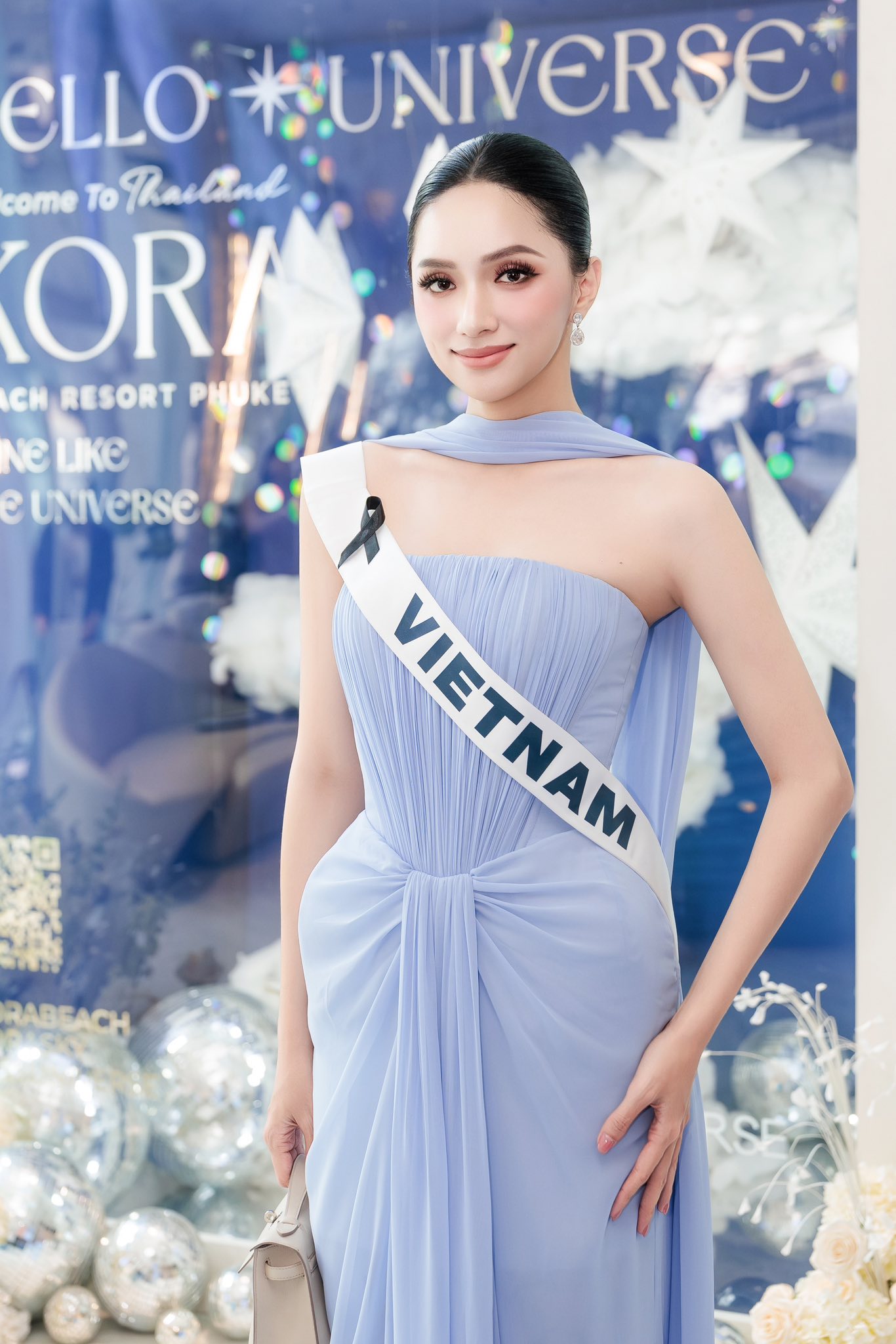 Lâm Khánh Chi ghi điểm với hành động tinh tế dành cho Hương Giang tại Miss Universe 2025- Ảnh 2. Lâm Khánh Chi ghi điểm với hành động tinh tế dành cho Hương Giang tại Miss Universe 2025- Ảnh 2.