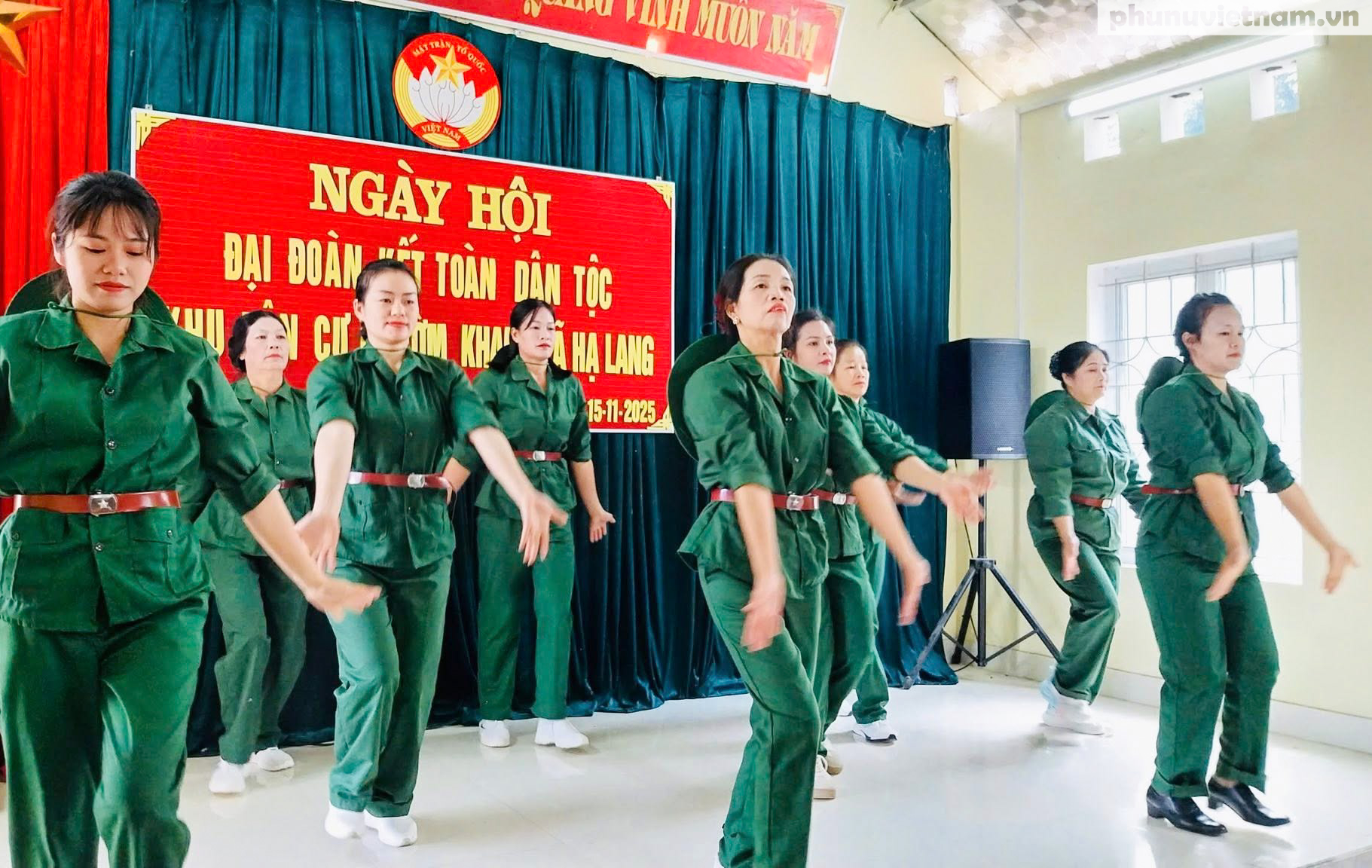 Phụ nữ Hạ Lang dùng lời ca, tiếng hát, việc làm ý nghĩa chào mừng Ngày hội Đại đoàn kết toàn dân tộc- Ảnh 1. Phụ nữ Hạ Lang dùng lời ca, tiếng hát, việc làm ý nghĩa chào mừng Ngày hội Đại đoàn kết toàn dân tộc- Ảnh 1.