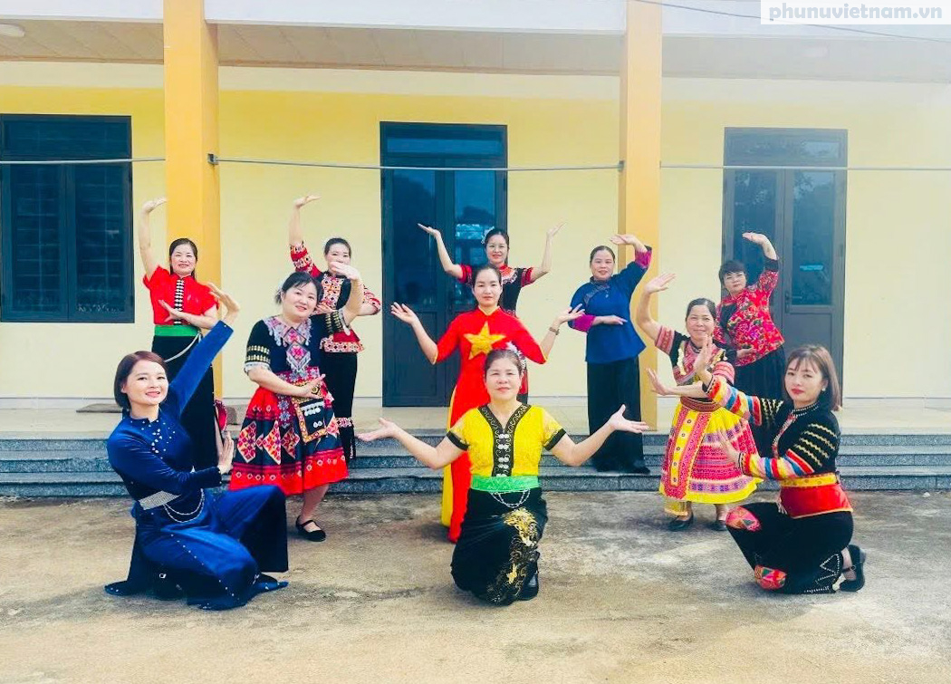 Phụ nữ Hạ Lang dùng lời ca, tiếng hát, việc làm ý nghĩa chào mừng Ngày hội Đại đoàn kết toàn dân tộc- Ảnh 3. Phụ nữ Hạ Lang dùng lời ca, tiếng hát, việc làm ý nghĩa chào mừng Ngày hội Đại đoàn kết toàn dân tộc- Ảnh 3.