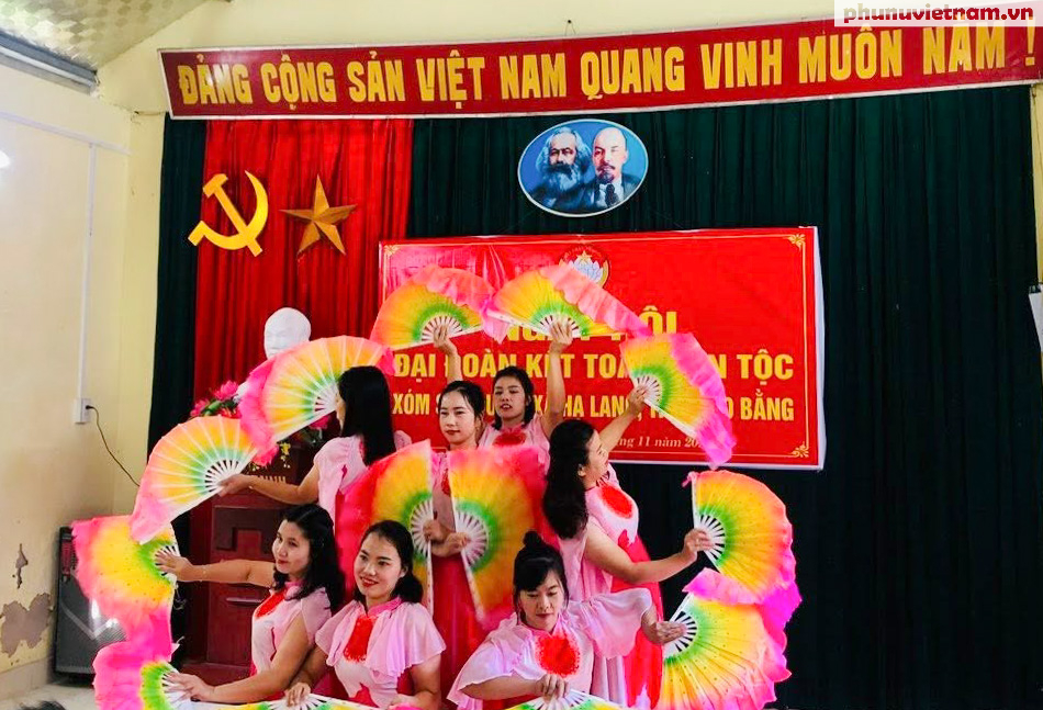 Phụ nữ Hạ Lang dùng lời ca, tiếng hát, việc làm ý nghĩa chào mừng Ngày hội Đại đoàn kết toàn dân tộc- Ảnh 9. Phụ nữ Hạ Lang dùng lời ca, tiếng hát, việc làm ý nghĩa chào mừng Ngày hội Đại đoàn kết toàn dân tộc- Ảnh 9.