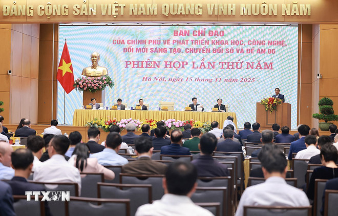 Thủ tướng: Lấy khoa học công nghệ và chuyển đổi số làm động lực chính của tăng trưởng- Ảnh 2.