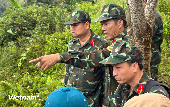 Bộ đội sử dụng UAV tìm kiếm người mất tích ở khu vực sạt lở Đà Nẵng- Ảnh 1.