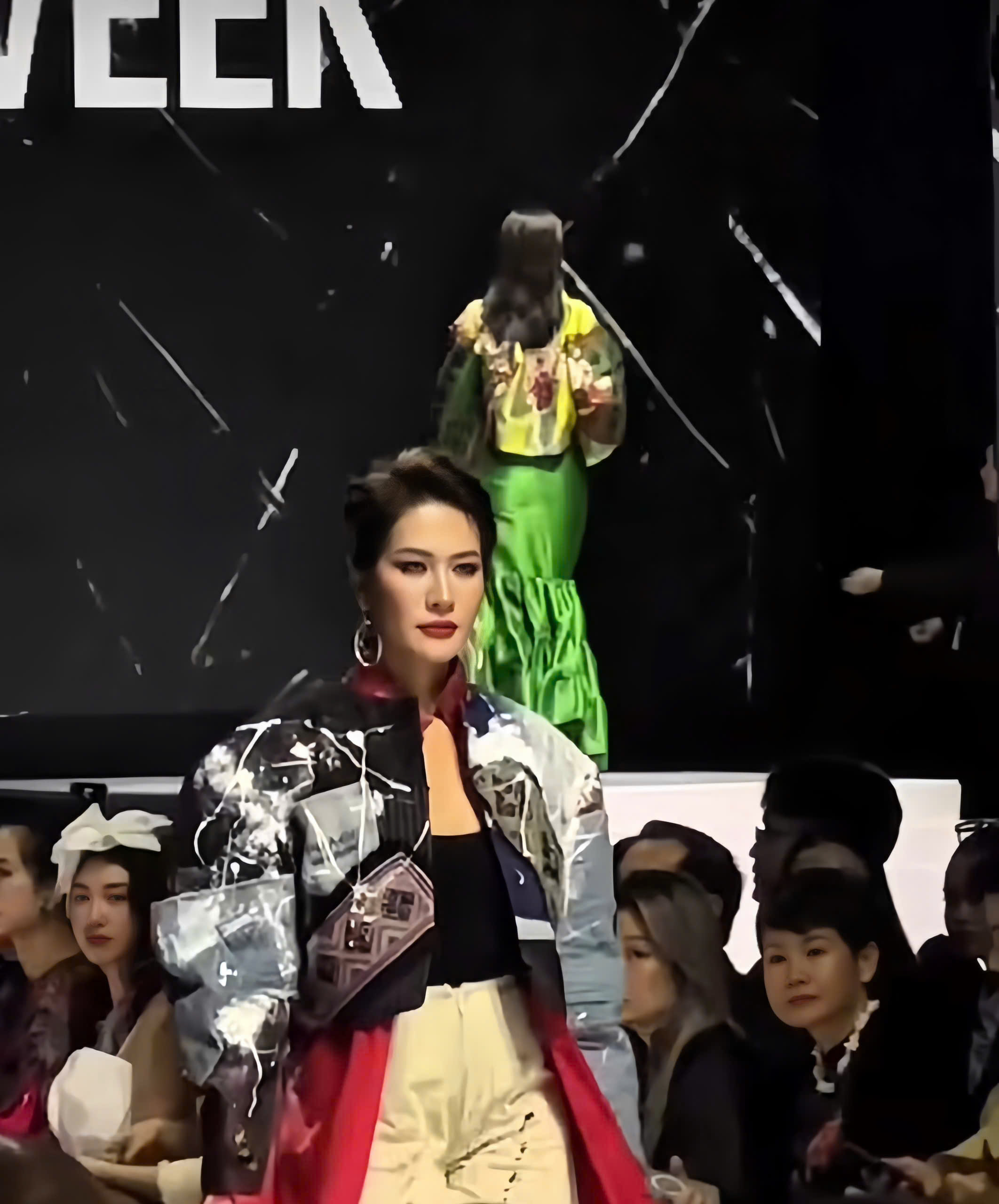 Dàn nghệ sĩ Việt lộng lẫy trong bế mạc Tuần lễ Thời trang Quốc tế Việt Nam 2025- Ảnh 4. Dàn nghệ sĩ Việt lộng lẫy trong bế mạc Tuần lễ Thời trang Quốc tế Việt Nam 2025- Ảnh 4.