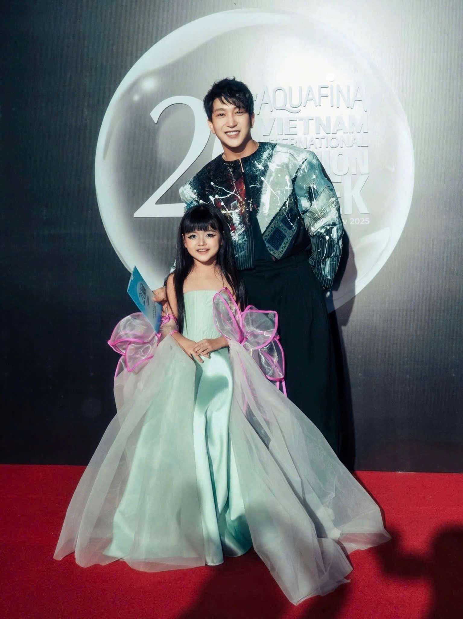 Dàn nghệ sĩ Việt lộng lẫy trong bế mạc Tuần lễ Thời trang Quốc tế Việt Nam 2025- Ảnh 2. Dàn nghệ sĩ Việt lộng lẫy trong bế mạc Tuần lễ Thời trang Quốc tế Việt Nam 2025- Ảnh 2.