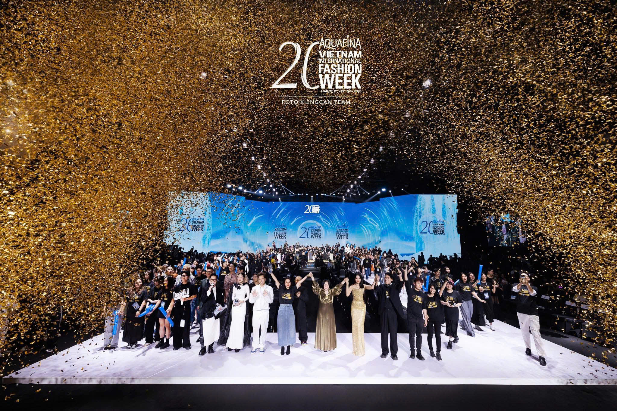 Dàn nghệ sĩ Việt lộng lẫy trong bế mạc Tuần lễ Thời trang Quốc tế Việt Nam 2025- Ảnh 1. Dàn nghệ sĩ Việt lộng lẫy trong bế mạc Tuần lễ Thời trang Quốc tế Việt Nam 2025- Ảnh 1.