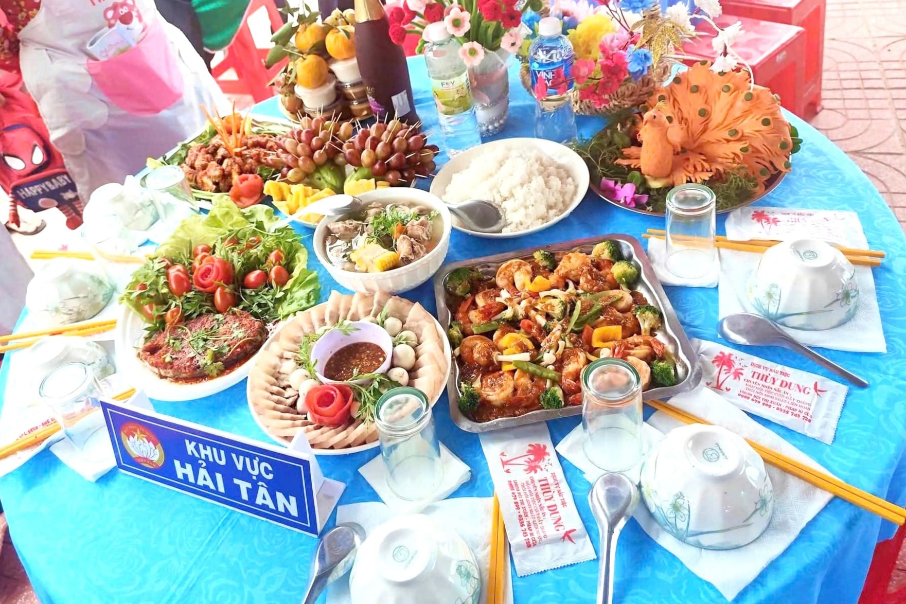 Sôi nổi “Bữa cơm đoàn kết” xã Phan Rí Cửa, tỉnh Lâm Đồng- Ảnh 4. Sôi nổi “Bữa cơm đoàn kết” xã Phan Rí Cửa, tỉnh Lâm Đồng- Ảnh 4.