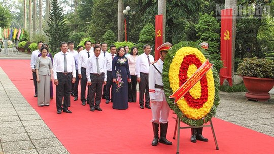 Phó Chủ tịch nước Võ Thị Ánh Xuân dự Ngày hội Đại đoàn kết toàn dân tộc tại Vĩnh Long- Ảnh 6. Phó Chủ tịch nước Võ Thị Ánh Xuân dự Ngày hội Đại đoàn kết toàn dân tộc tại Vĩnh Long- Ảnh 6.