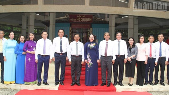 Phó Chủ tịch nước Võ Thị Ánh Xuân dự Ngày hội Đại đoàn kết toàn dân tộc tại Vĩnh Long- Ảnh 7. Phó Chủ tịch nước Võ Thị Ánh Xuân dự Ngày hội Đại đoàn kết toàn dân tộc tại Vĩnh Long- Ảnh 7.