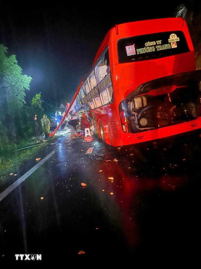 Khánh Hòa: Sạt lở đèo Khánh Lê, Khánh Sơn khiến nhiều người tử vong, bị vùi lấp- Ảnh 1.