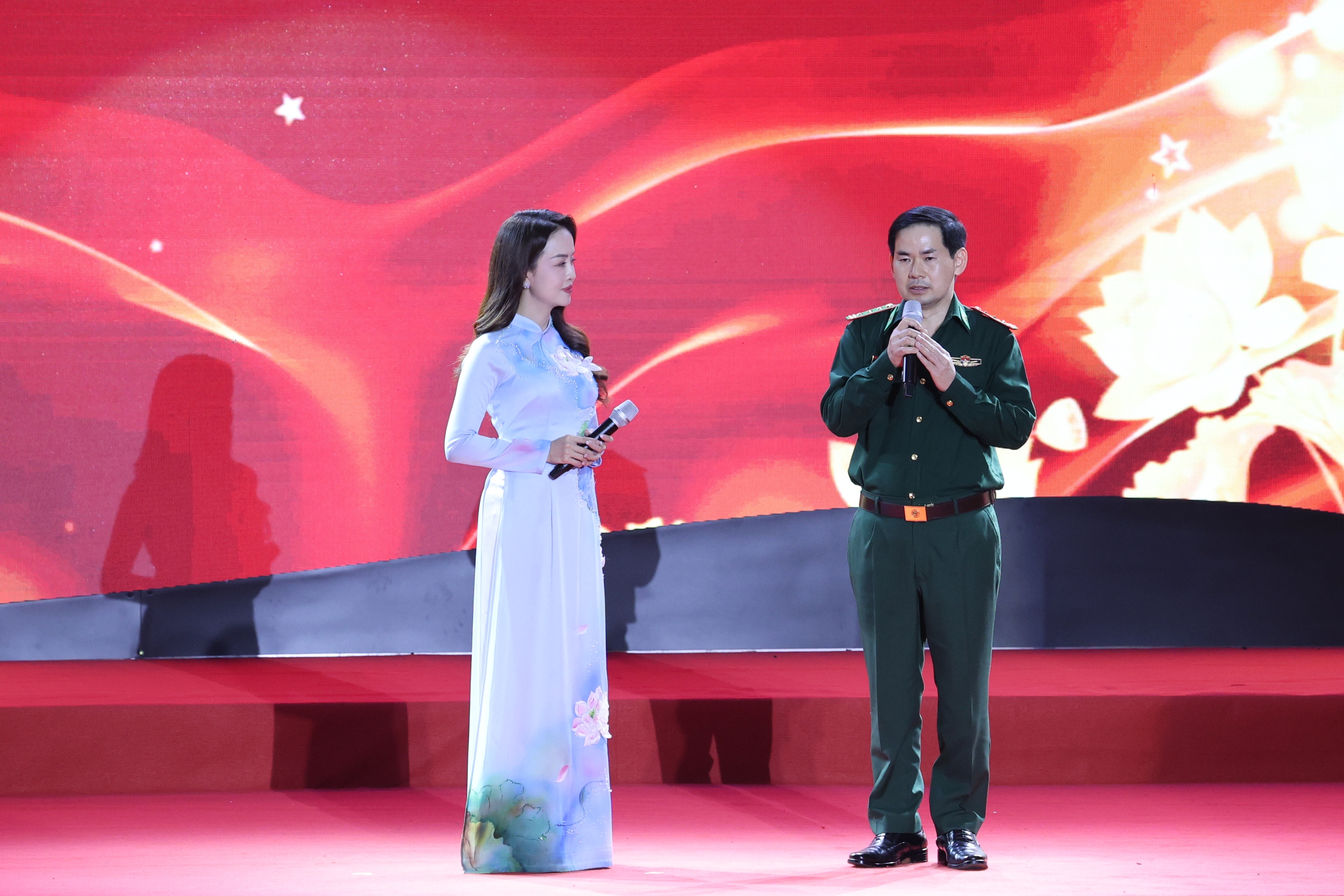 Giao lưu các điển hình tiêu biểu trong học tập và làm theo tư tưởng, đạo đức, phong cách Hồ Chí Minh khu vực phía Bắc năm 2025- Ảnh 7. Giao lưu các điển hình tiêu biểu trong học tập và làm theo tư tưởng, đạo đức, phong cách Hồ Chí Minh khu vực phía Bắc năm 2025- Ảnh 7.