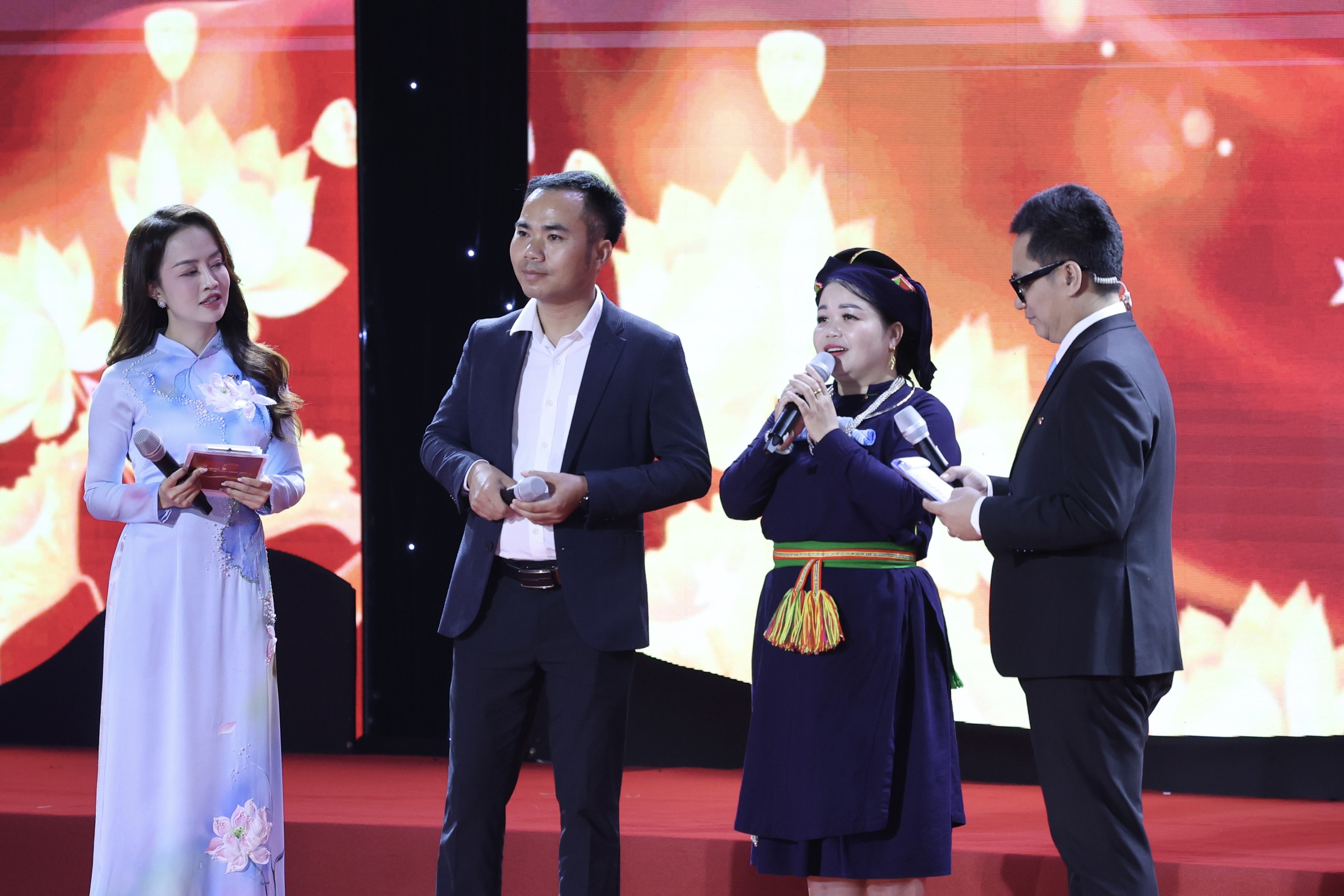 Giao lưu các điển hình tiêu biểu trong học tập và làm theo tư tưởng, đạo đức, phong cách Hồ Chí Minh khu vực phía Bắc năm 2025- Ảnh 9. Giao lưu các điển hình tiêu biểu trong học tập và làm theo tư tưởng, đạo đức, phong cách Hồ Chí Minh khu vực phía Bắc năm 2025- Ảnh 9.