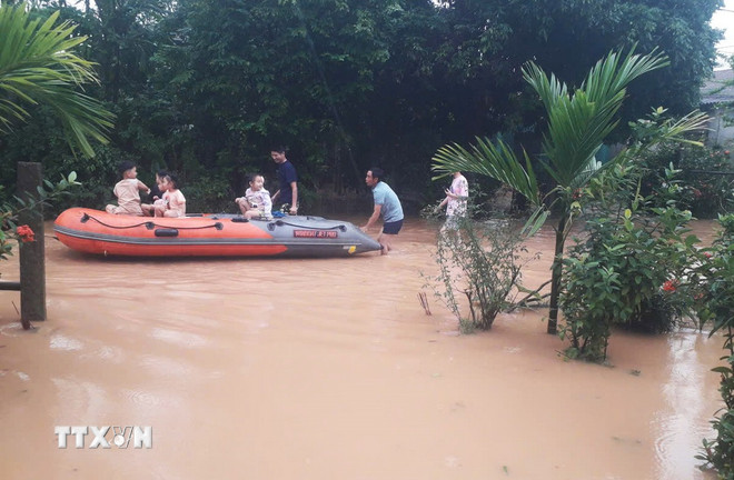 Quảng Trị: Người dân ở hạ lưu ven sông Thạch Hãn khẩn trương “chạy lũ”- Ảnh 2.