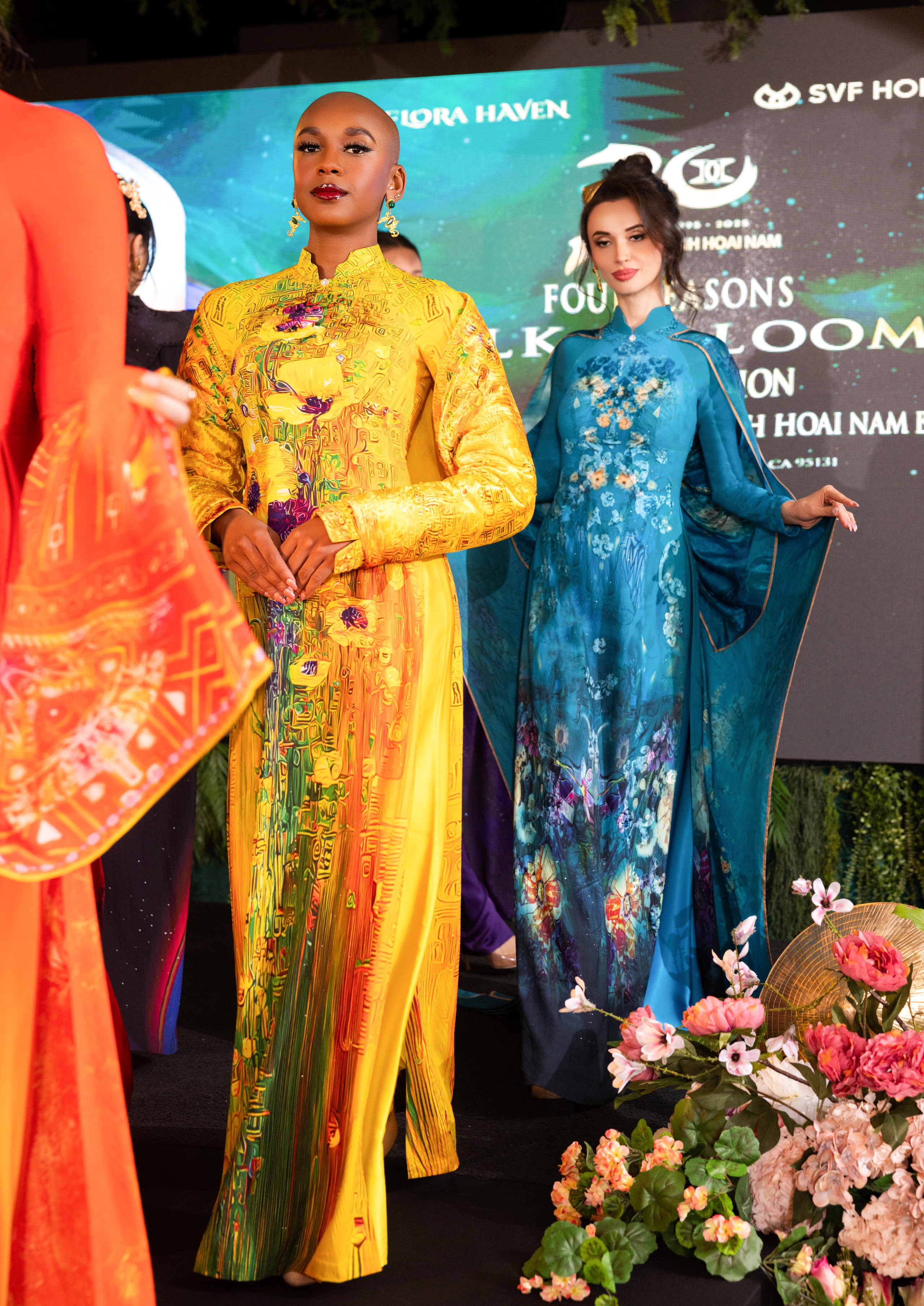 Ấn tượng áo dài “Tứ bình hoa lụa” tại Mỹ- Ảnh 4. Ấn tượng áo dài “Tứ bình hoa lụa” tại Mỹ- Ảnh 4.