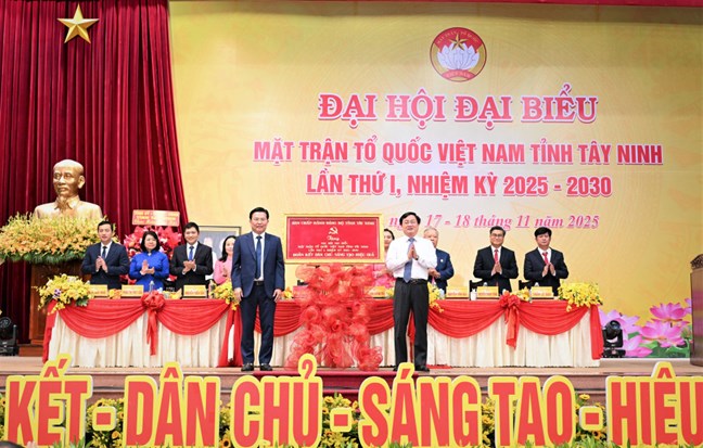 Đại hội đại biểu MTTQ Việt Nam tỉnh Tây Ninh lần thứ I, nhiệm kỳ 2025-2030 thành công tốt đẹp- Ảnh 5. Đại hội đại biểu MTTQ Việt Nam tỉnh Tây Ninh lần thứ I, nhiệm kỳ 2025-2030 thành công tốt đẹp- Ảnh 5.