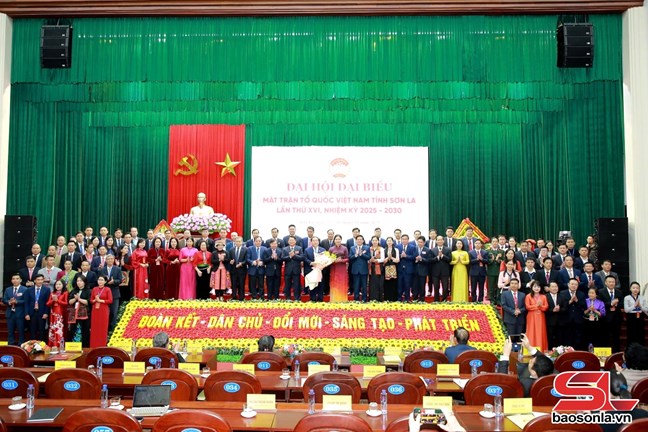 Bà Hà Thị Nga dự Đại hội đại biểu MTTQ Việt Nam tỉnh Sơn La lần thứ XVI, nhiệm kỳ 2025-2030- Ảnh 8. Bà Hà Thị Nga dự Đại hội đại biểu MTTQ Việt Nam tỉnh Sơn La lần thứ XVI, nhiệm kỳ 2025-2030- Ảnh 8.