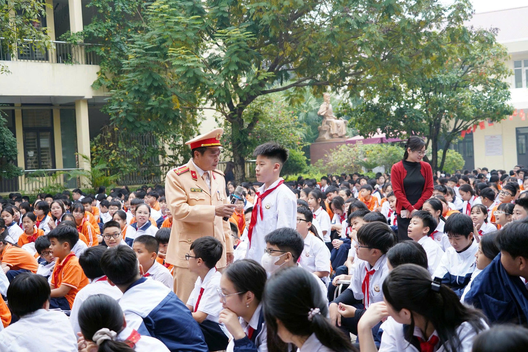 CSGT Hà Nội xử lý 332 học sinh, phụ huynh vi phạm giao thông chỉ trong một ngày- Ảnh 2.