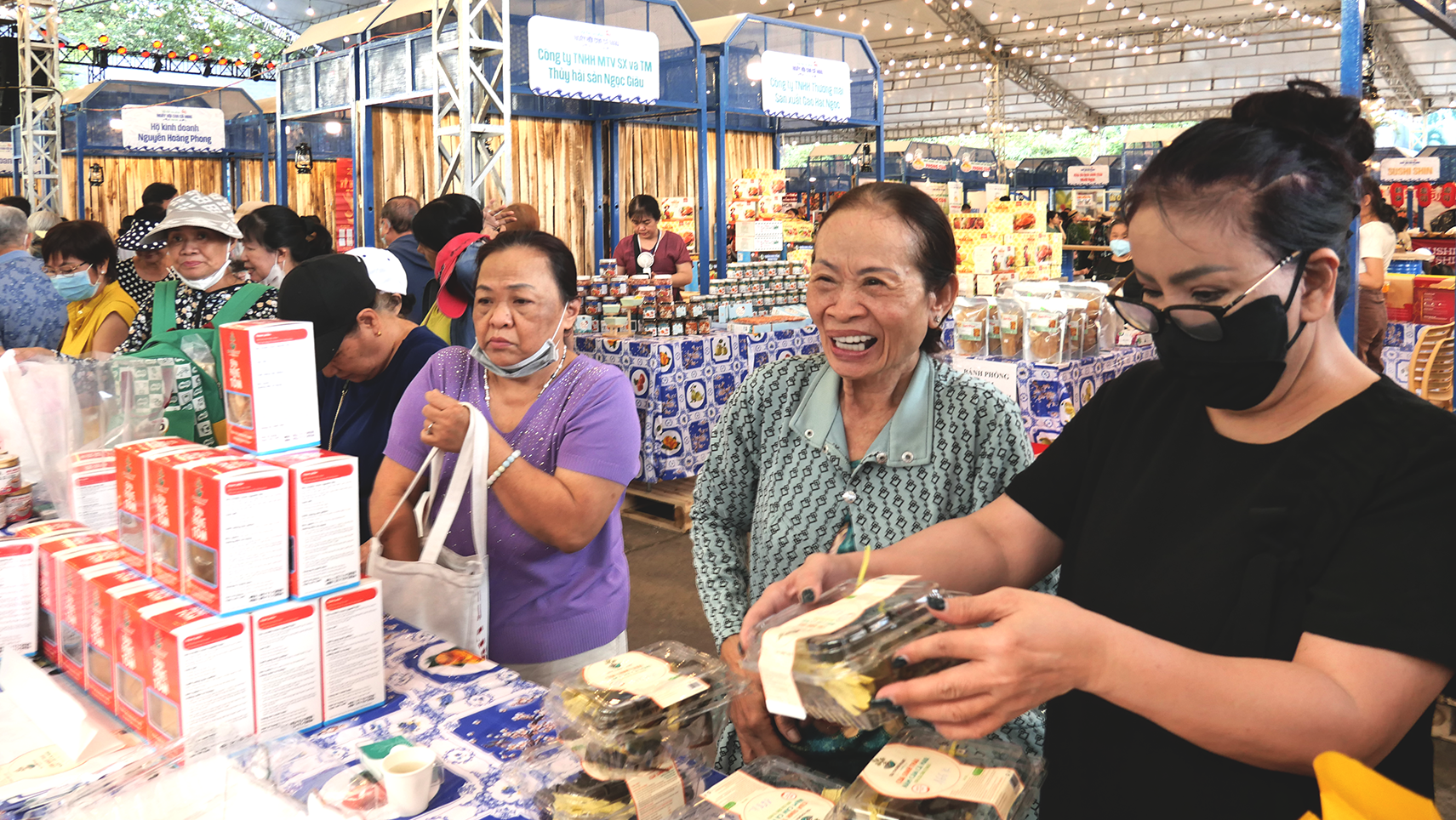 Trải nghiệm ẩm thực cua Cà Mau tại TPHCM- Ảnh 2. Trải nghiệm ẩm thực cua Cà Mau tại TPHCM- Ảnh 2.