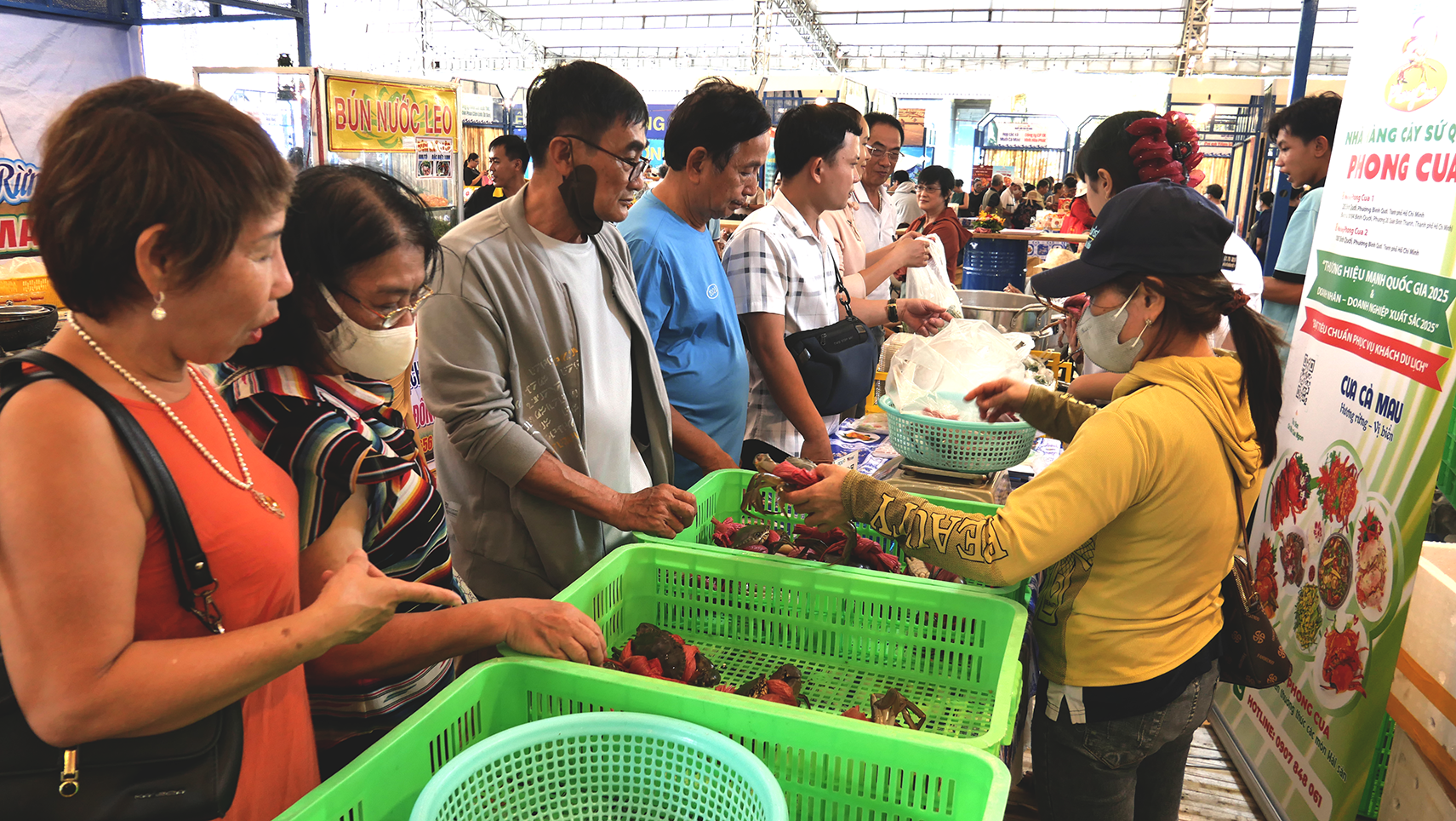 Trải nghiệm ẩm thực cua Cà Mau tại TPHCM- Ảnh 1. Trải nghiệm ẩm thực cua Cà Mau tại TPHCM- Ảnh 1.