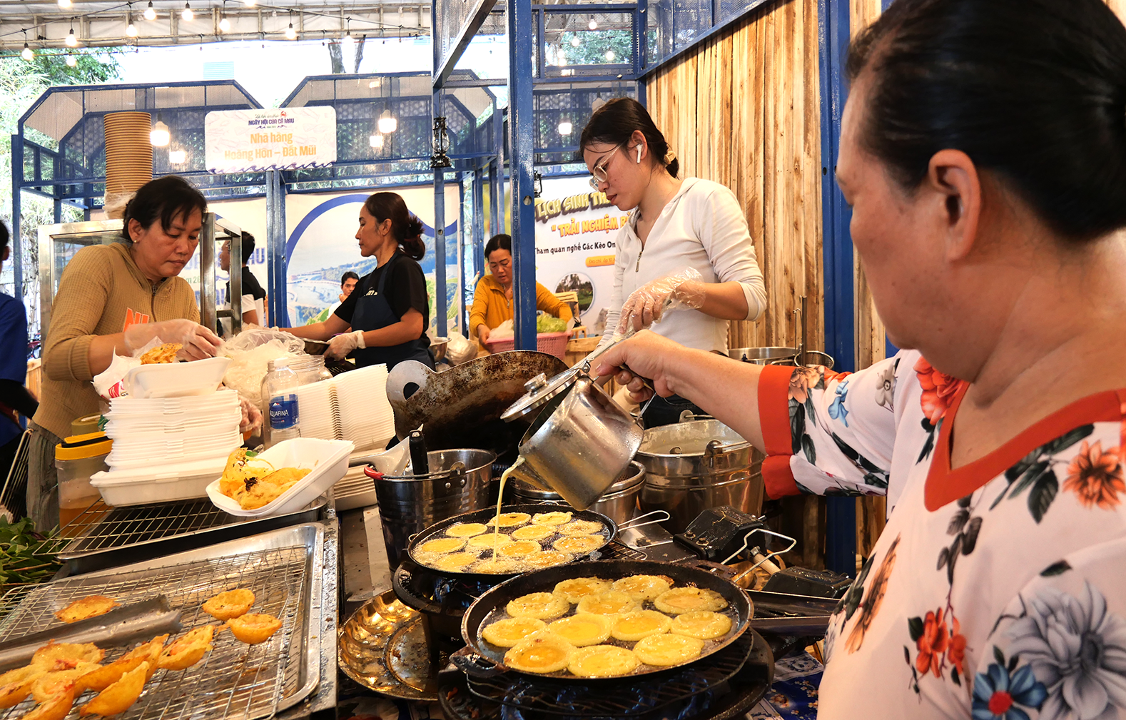 Trải nghiệm ẩm thực cua Cà Mau tại TPHCM- Ảnh 4. Trải nghiệm ẩm thực cua Cà Mau tại TPHCM- Ảnh 4.