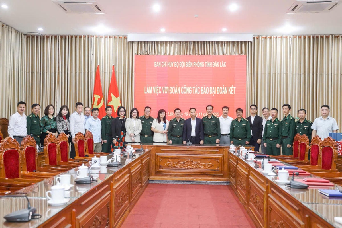 Báo Đại đoàn kết và Bộ đội Biên phòng tỉnh Đắk Lắk mang yêu thương tới bà con vùng biên- Ảnh 6.