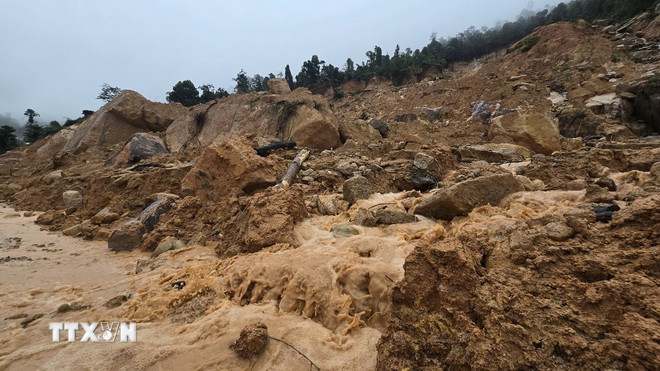 Vì sao liên tục xảy ra lũ quét, sạt lở đất ở khu vực miền Trung, Tây Nguyên?- Ảnh 1.