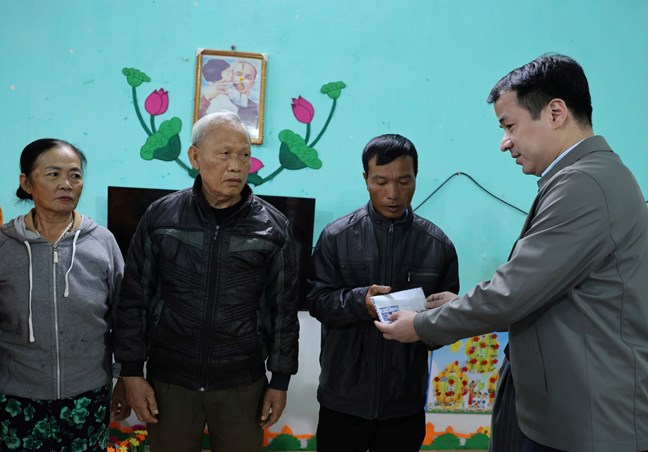 Phó Bí thư Đảng ủy MTTQ, các đoàn thể Trung ương Ngô Văn Cương thăm, động viên nhân dân tỉnh Bắc Ninh khắc phục hậu quả thiên tai- Ảnh 2. Phó Bí thư Đảng ủy MTTQ, các đoàn thể Trung ương Ngô Văn Cương thăm, động viên nhân dân tỉnh Bắc Ninh khắc phục hậu quả thiên tai- Ảnh 2.