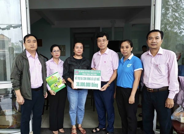 Hỗ trợ người dân miền Trung ổn định cuộc sống, khắc phục sản xuất kinh doanh sau thiên tai - Ảnh 2. Hỗ trợ người dân miền Trung ổn định cuộc sống, khắc phục sản xuất kinh doanh sau thiên tai - Ảnh 2.