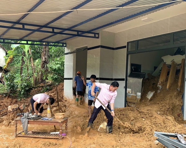 Hỗ trợ người dân miền Trung ổn định cuộc sống, khắc phục sản xuất kinh doanh sau thiên tai - Ảnh 4. Hỗ trợ người dân miền Trung ổn định cuộc sống, khắc phục sản xuất kinh doanh sau thiên tai - Ảnh 4.