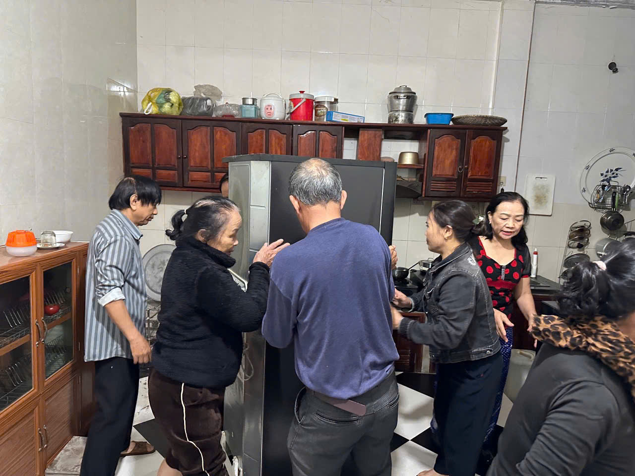 Phụ nữ Hà Tĩnh thắp lửa yêu thương giữa mùa mưa lũ- Ảnh 1. Phụ nữ Hà Tĩnh thắp lửa yêu thương giữa mùa mưa lũ- Ảnh 1.