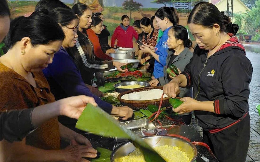 Phụ nữ Hà Tĩnh thắp lửa yêu thương giữa mùa mưa lũ- Ảnh 5. Phụ nữ Hà Tĩnh thắp lửa yêu thương giữa mùa mưa lũ- Ảnh 5.