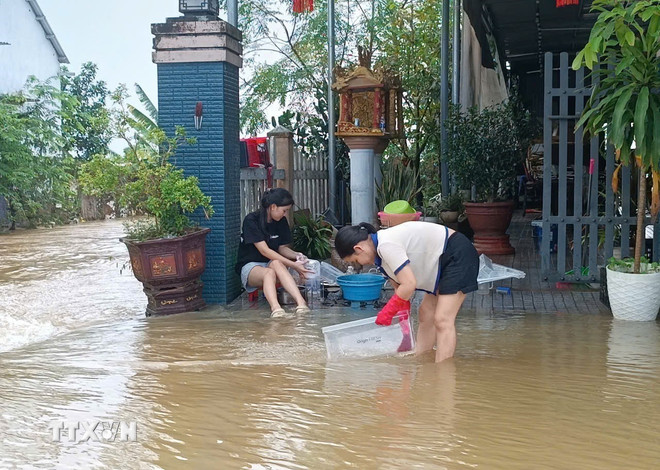 Bão Kalmaegi tăng cấp, hướng về khu vực giữa Biển Đông- Ảnh 1.