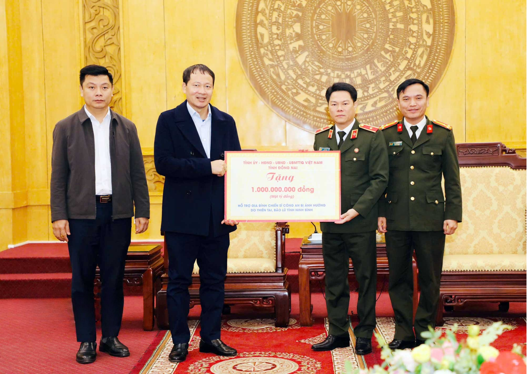 Đồng Nai hỗ trợ 2 tỉnh Ninh Bình và Thanh Hóa khắc phục hậu quả thiên tai- Ảnh 1. Đồng Nai hỗ trợ 2 tỉnh Ninh Bình và Thanh Hóa khắc phục hậu quả thiên tai- Ảnh 1.