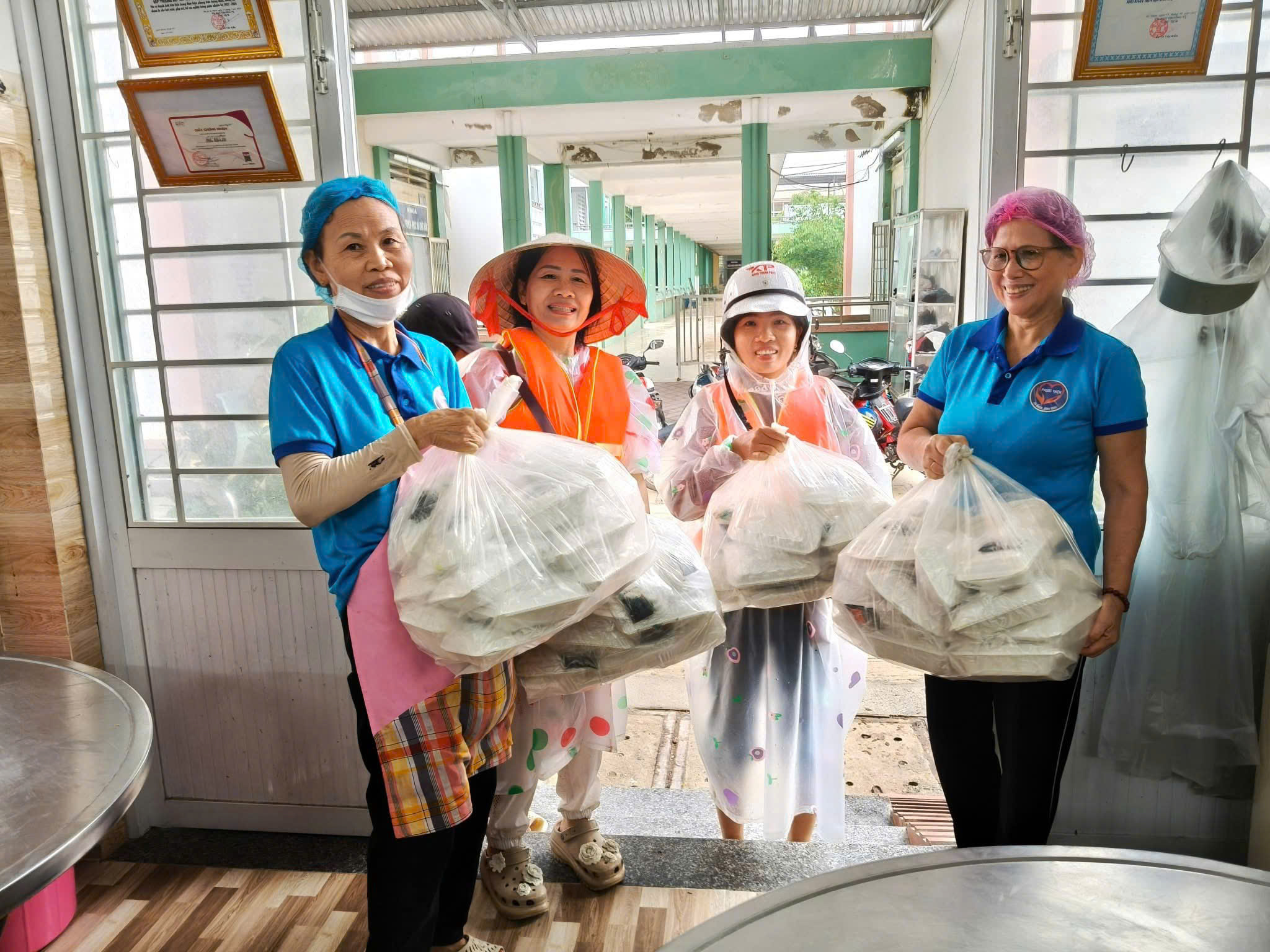 Các cấp Hội LHPN tỉnh Gia Lai khẩn trương hỗ trợ bà con vùng lũ- Ảnh 8. Các cấp Hội LHPN tỉnh Gia Lai khẩn trương hỗ trợ bà con vùng lũ- Ảnh 8.