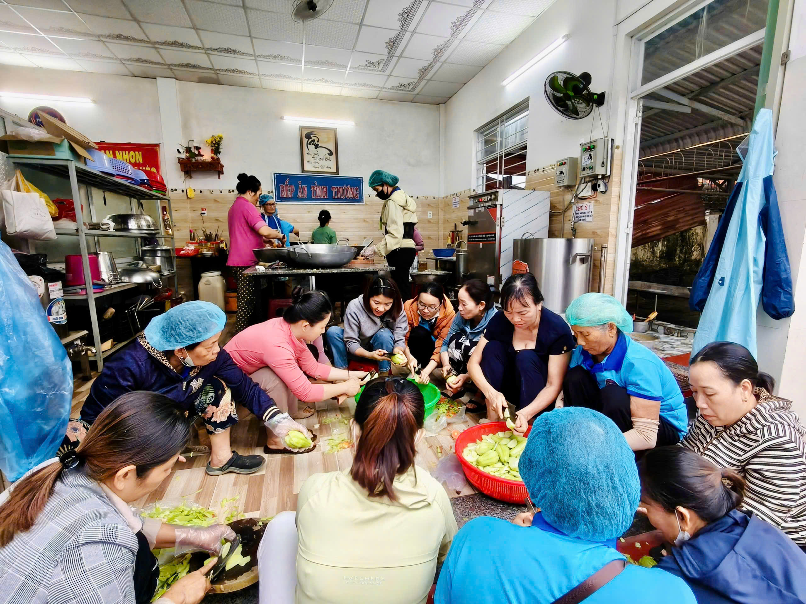 Các cấp Hội LHPN tỉnh Gia Lai khẩn trương hỗ trợ bà con vùng lũ- Ảnh 9. Các cấp Hội LHPN tỉnh Gia Lai khẩn trương hỗ trợ bà con vùng lũ- Ảnh 9.